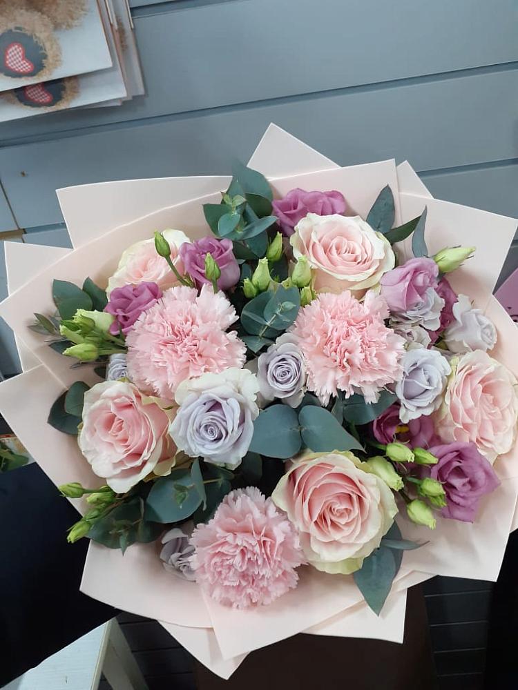 Букет цветов из: Розы, Гвоздики и Лизиантусы в Тейково